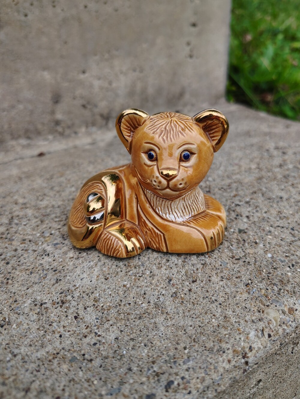 De Rosa Rinconada Lion Cub Figurine Gold Platinum Ceramic Sculpture Uruguay
